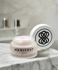 Crema viso Manifest Skin su marmo in bagno, skincare di alta qualità BuzzSkin